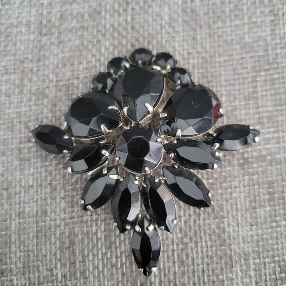 Unbranded Jewelry - Black Faceted Beaded Brooch Pin Floral Design Unisex Prong Set Silver Tone